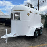 9.8ft White Vintage Horsebox Food Trailer for Wedding Catering & Mobile Bar with Dual Axle & Gold Trim