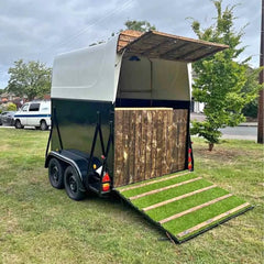 9.8ft Black & White Vintage Horsebox Food Trailer for Mobile Bar & Coffee with Dual Axle & Wooden Rear Trim