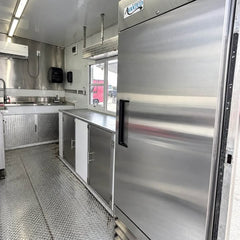 Black Double Axle Food Trailer with Full Commercial Kitchen for Burgers, BBQ and Fast Food