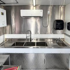 Black Double Axle Food Trailer with Full Commercial Kitchen for Burgers, BBQ and Fast Food