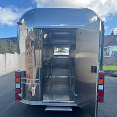 13.1ft Mirror Stainless Steel Aero Style Food Trailer for Commercial Catering with Dual Axle & Roof Exhaust Fans