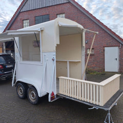 Vintage Horsebox Mobile Bar with Rear Balcony Ramp - Dual Axle